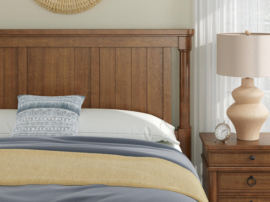 Rowlenstown Queen Poster Bed