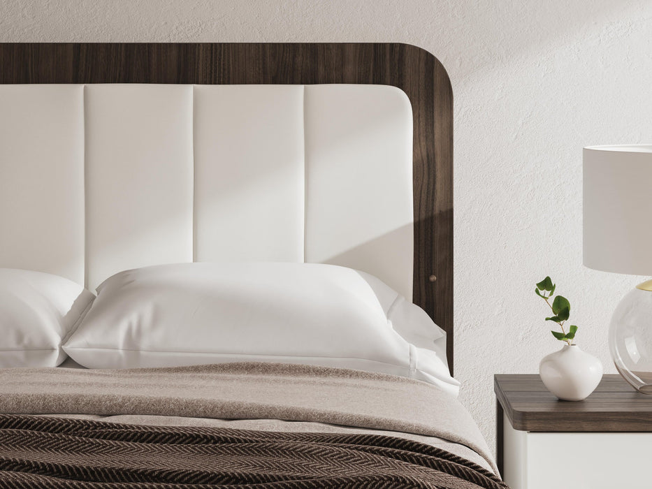 Kendanport Queen Upholstered Bed