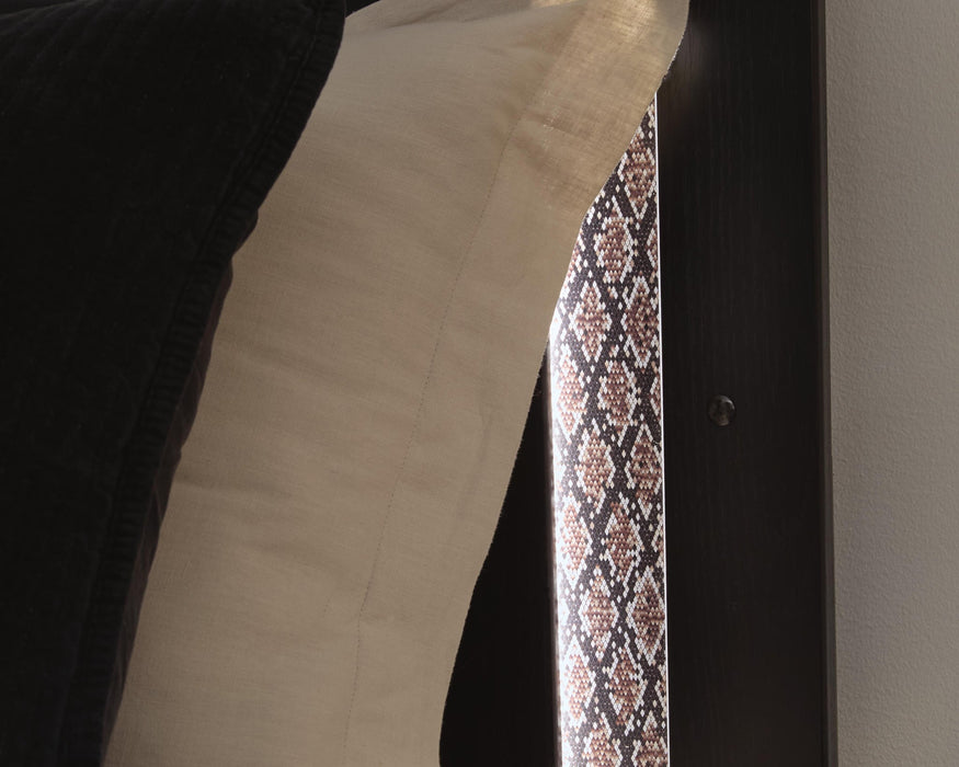 Brizmore Queen Panel Bed