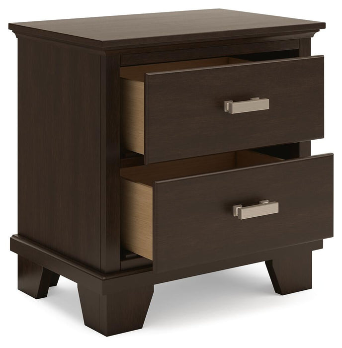 Covetown Queen Panel Bed with Mirrored Dresser and Nightstand