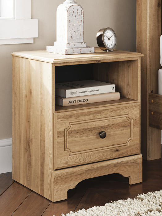 Galletyn Full Panel Bed with Mirrored Dresser and Nightstand