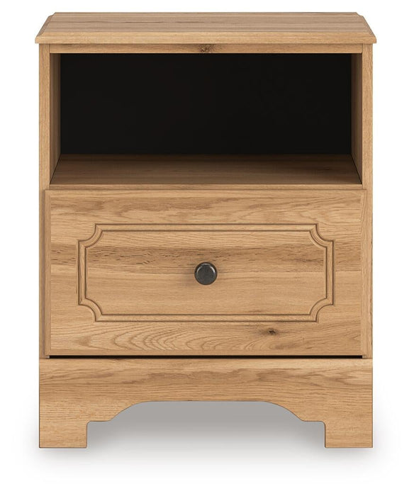 Galletyn Queen Panel Bed with Mirrored Dresser and Nightstand