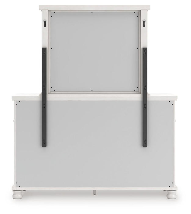 Chadworth Queen Poster Bed, Dresser and Mirror